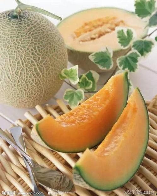 吃凤梨哈密瓜,凤梨与哈密瓜的甜蜜邂逅